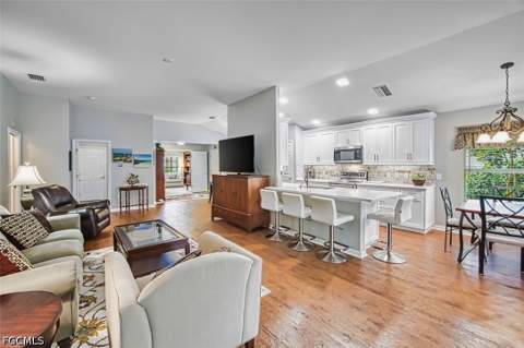 9521 Hemingway Ln, Fort Myers FL - photo 6 of 47