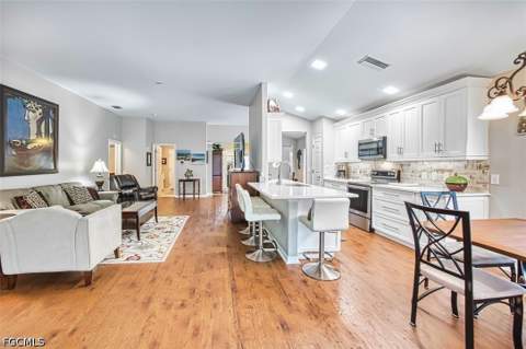 9521 Hemingway Ln, Fort Myers FL - photo 7 of 47