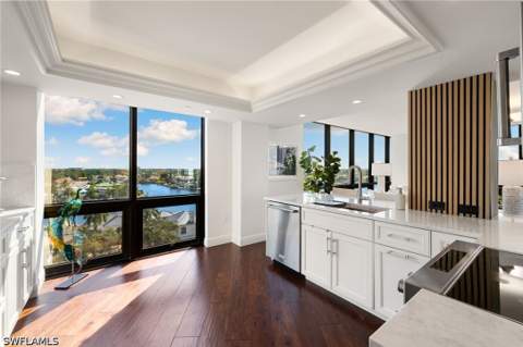 4751 Gulf Shore Blvd N 905, Naples FL - photo 7 of 27