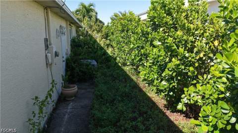 209 SE 28th Ter, Cape Coral FL - photo 10 of 13