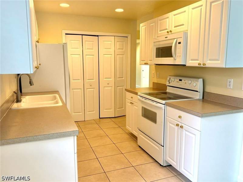 2 bedroom Condominium at 7110 Wild Forest Ct 102, Cedar Ridge, Naples — photo 2