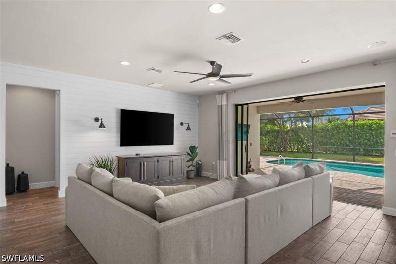 5 bedroom SingleFamilyResidence at 16344 Camden Lakes Cir, Camden Lakes, Naples — photo 2