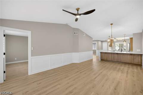 7761 Jewel Ln 202, Naples FL - photo 8 of 37