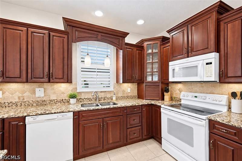 3 bedroom SingleFamilyResidence at 944 Sunrise Blvd, Lehigh Acres, Lehigh Acres — photo 5