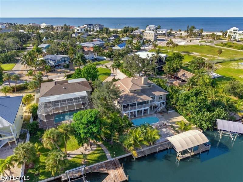 3 bedroom SingleFamilyResidence at 211 Sterling Ave, El Sol, Fort Myers Beach — photo 4