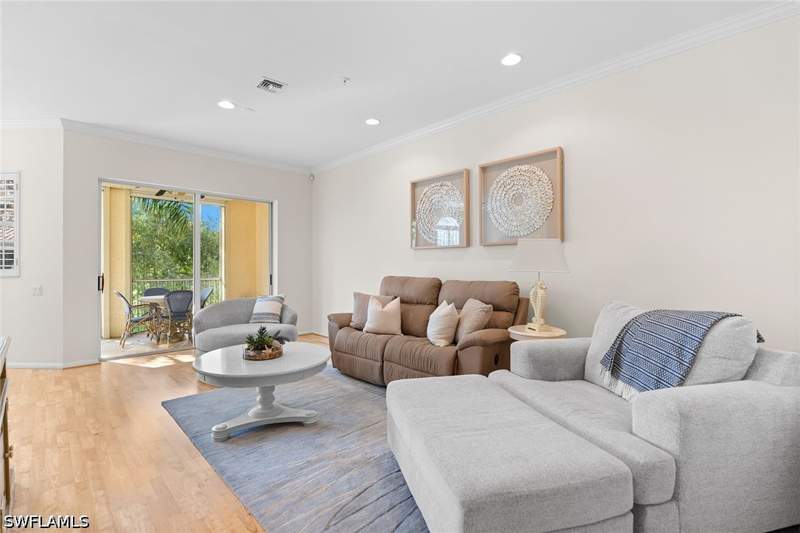 2 bedroom Condominium at 400 L Ambiance Cir 204, L'Ambiance, Naples — photo 2