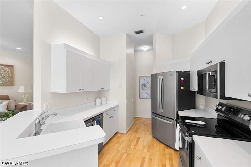 2 bedroom Condominium at 400 L Ambiance Cir 204, L'Ambiance, Naples — photo 3