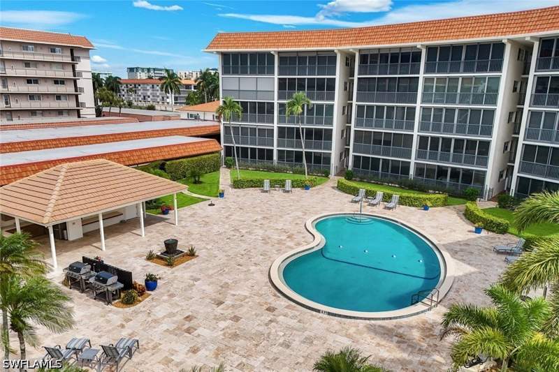 2 bedroom Condominium at 222 Harbour Dr 312, Commodore Club, Naples — photo 2