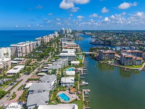 2800 Gulf Shore Blvd N 406, Naples FL - photo 6 of 19