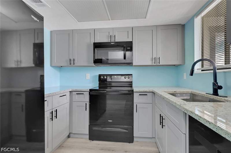 2 bedroom Condominium at 1055 Palm Ave 214, Marinatown Village Condo, North Fort Myers — photo 3