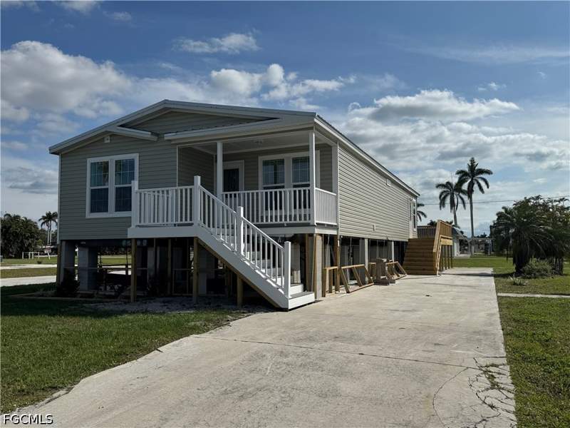 2 bedroom ManufacturedHome at 126 Raintree Ln, Plantation Estates Mobile Home, Fort Myers — photo 2
