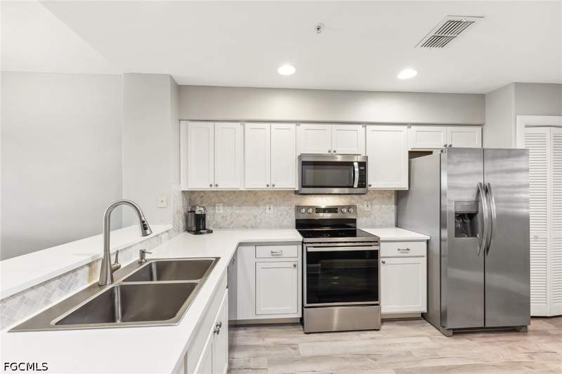 2 bedroom Condominium at 16450 Millstone Cir 105, Waterford, Fort Myers — photo 2