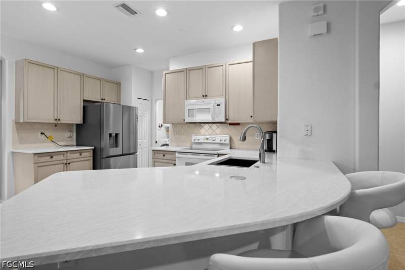 2 bedroom Attached at 10511 Diamante Way, Verona, Fort Myers — photo 2
