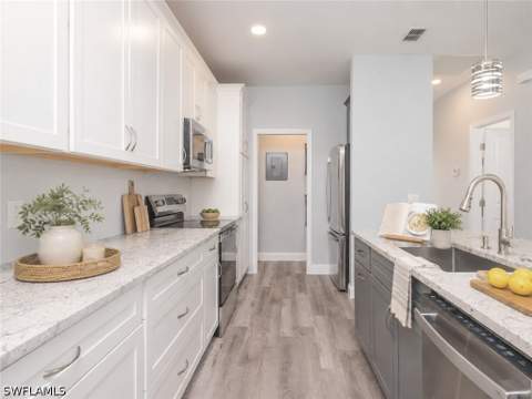 6119 Lake Front Dr, Fort Myers FL - photo 12 of 37