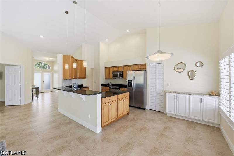 3 bedroom SingleFamilyResidence at 6635 Vancouver Ln, Berkshire Lakes, Naples — photo 4