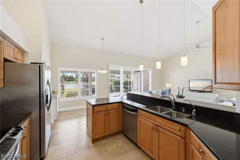6635 Vancouver Ln, Naples FL - photo 9 of 36