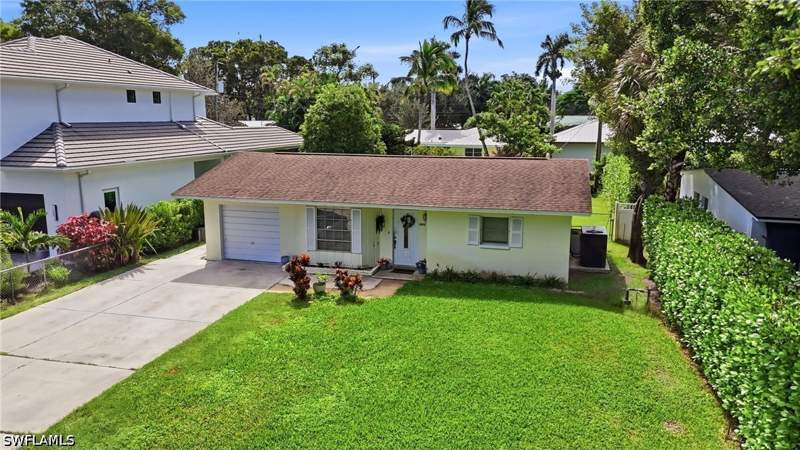 2 bedroom SingleFamilyResidence at 1270 10th Ave N, Lake Park, Naples — photo 3