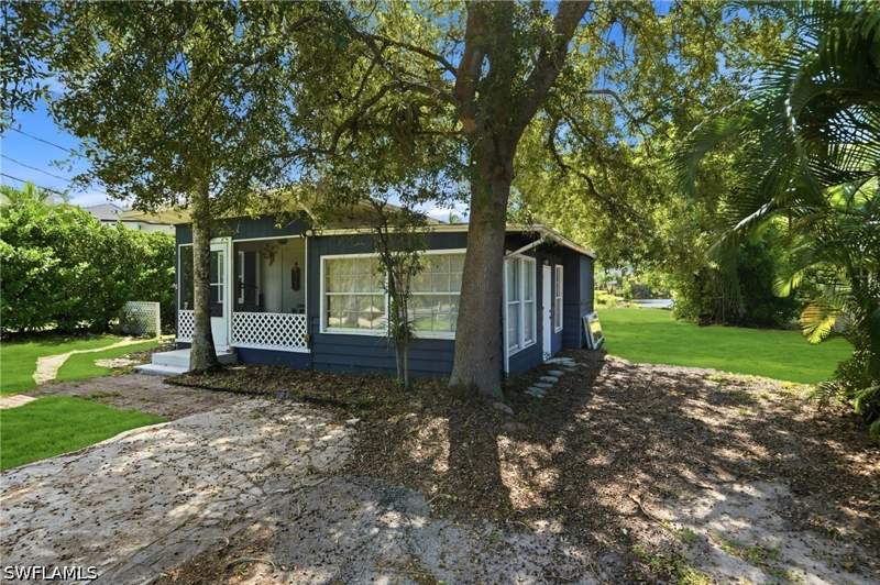 2 bedroom SingleFamilyResidence at 1166 12th Ave N, Lake Park, Naples — photo 3