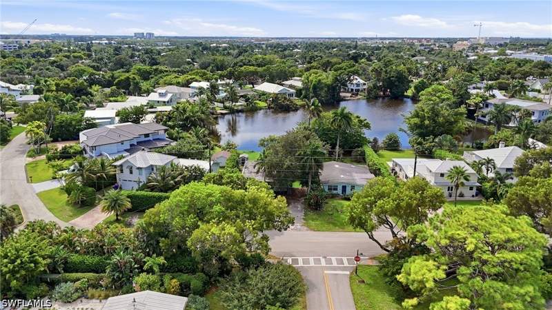 2 bedroom SingleFamilyResidence at 1166 12th Ave N, Lake Park, Naples — photo 4