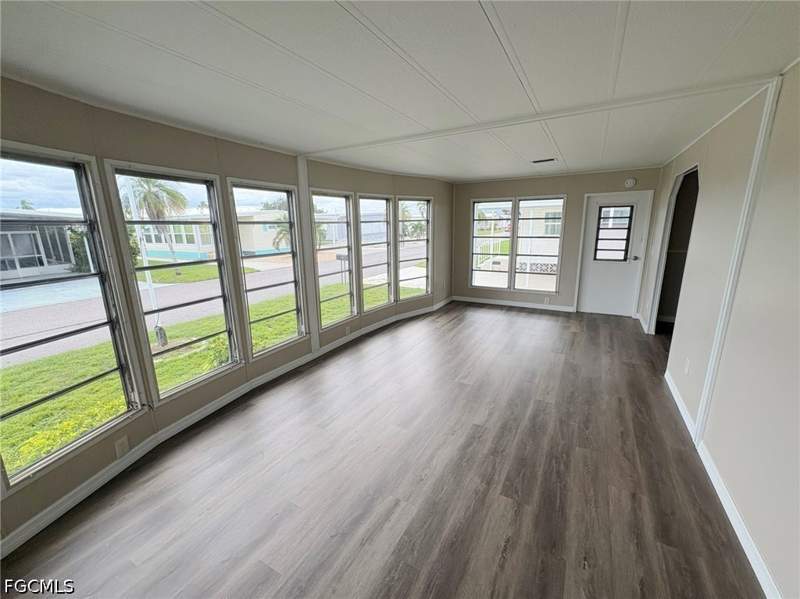 2 bedroom ManufacturedHome at 3347 Rainbow Ln, Leesure Village, North Fort Myers — photo 2