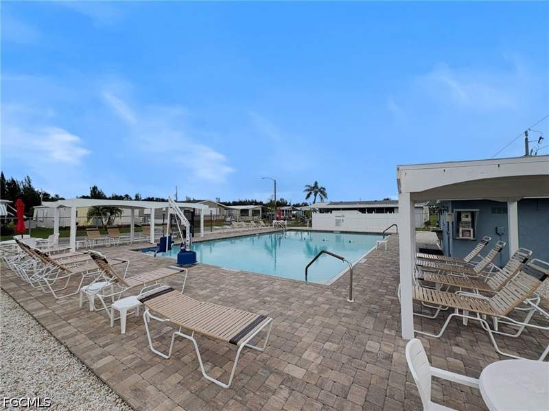 2 bedroom ManufacturedHome at 3347 Rainbow Ln, Leesure Village, North Fort Myers — photo 5
