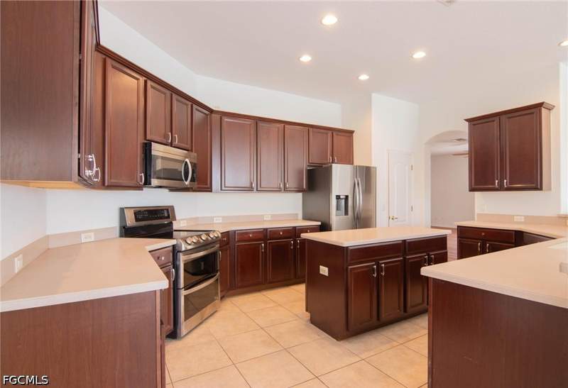 4 bedroom SingleFamilyResidence at 2656 Fairmont Isle Cir, Sandoval, Cape Coral — photo 2