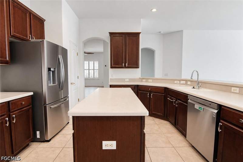 4 bedroom SingleFamilyResidence at 2656 Fairmont Isle Cir, Sandoval, Cape Coral — photo 4