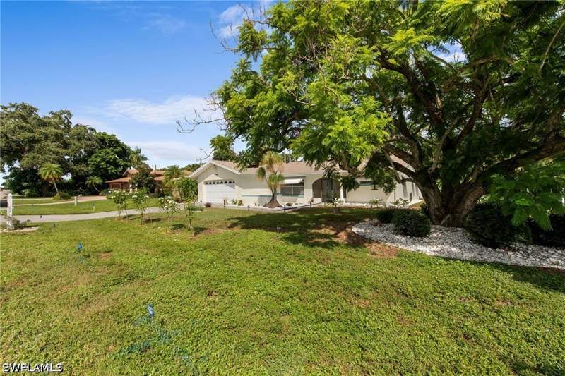 3 bedroom SingleFamilyResidence at 971 N Town And River Dr, Town And River, Fort Myers — photo 2