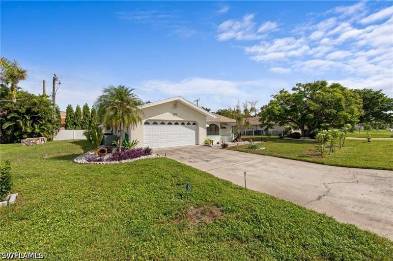 3 bedroom SingleFamilyResidence at 971 N Town And River Dr, Town And River, Fort Myers — photo 4