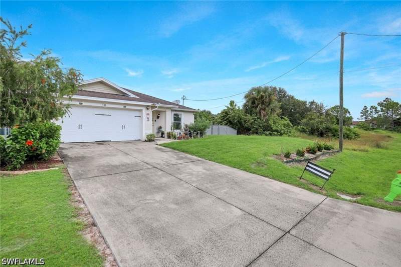 3 bedroom SingleFamilyResidence at 749 Chemstrand St E, Lehigh Acres, Lehigh Acres — photo 3