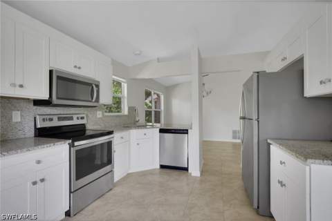 351 Emerald Bay Cir R7, Naples FL - photo 10 of 27