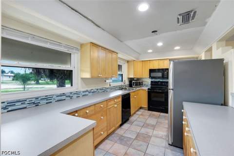 5248 Versaille Ct, Cape Coral FL - photo 8 of 25