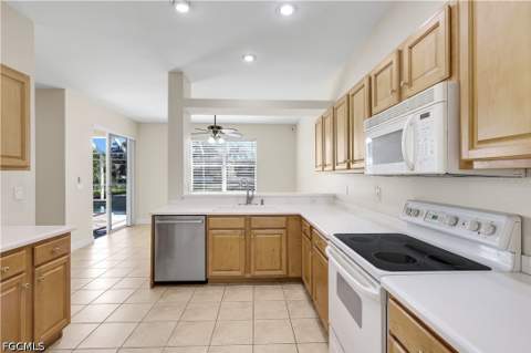 9214 Palm Island Cir, North Fort Myers FL - photo 10 of 19