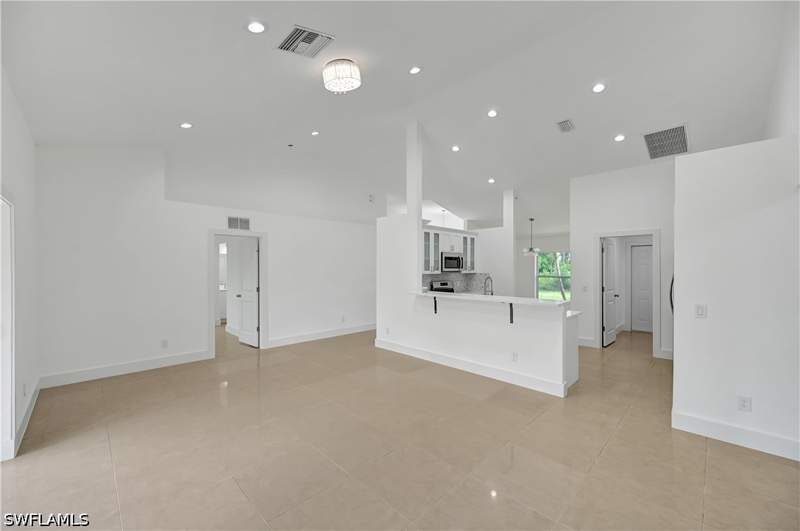 4 bedroom SingleFamilyResidence at 954 Marilyn Ave S, Southeast Lehigh, Lehigh Acres — photo 2