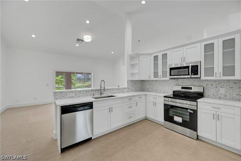4 bedroom SingleFamilyResidence at 954 Marilyn Ave S, Southeast Lehigh, Lehigh Acres — photo 3