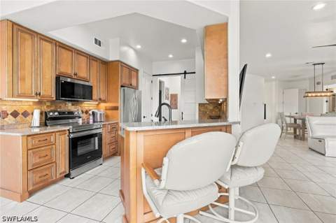 6060 Jonathans Bay Cir 402, Fort Myers FL - photo 11 of 34