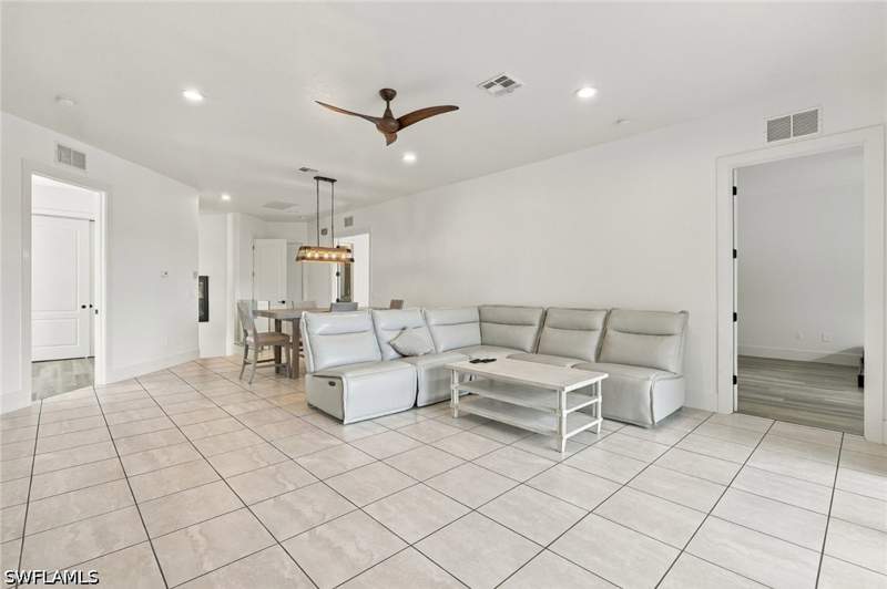 4 bedroom Condominium at 6060 Jonathans Bay Cir 402, Jonathans Bay, Fort Myers — photo 2