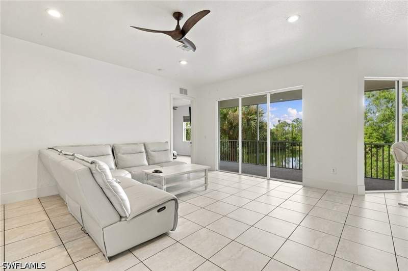 4 bedroom Condominium at 6060 Jonathans Bay Cir 402, Jonathans Bay, Fort Myers — photo 3