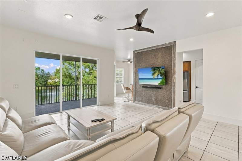 4 bedroom Condominium at 6060 Jonathans Bay Cir 402, Jonathans Bay, Fort Myers — photo 4