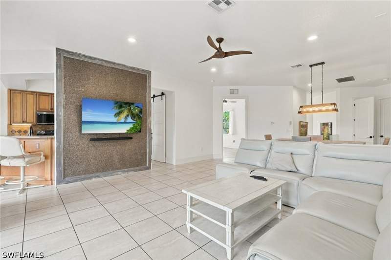 4 bedroom Condominium at 6060 Jonathans Bay Cir 402, Jonathans Bay, Fort Myers — photo 5