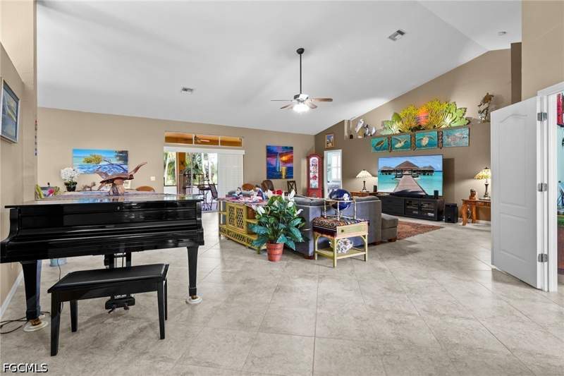 4 bedroom SingleFamilyResidence at 619 Parkdale Blvd, Mirror Lakes, Lehigh Acres — photo 4