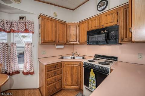 181 Caravan Cir, North Fort Myers FL - photo 11 of 37