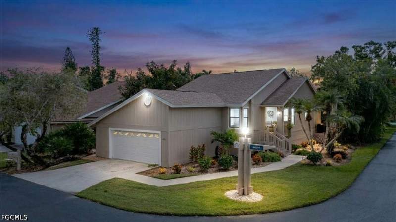 3 bedroom SingleFamilyResidence at 6661 Rolland Ct, Island Park Village, Fort Myers — photo 2