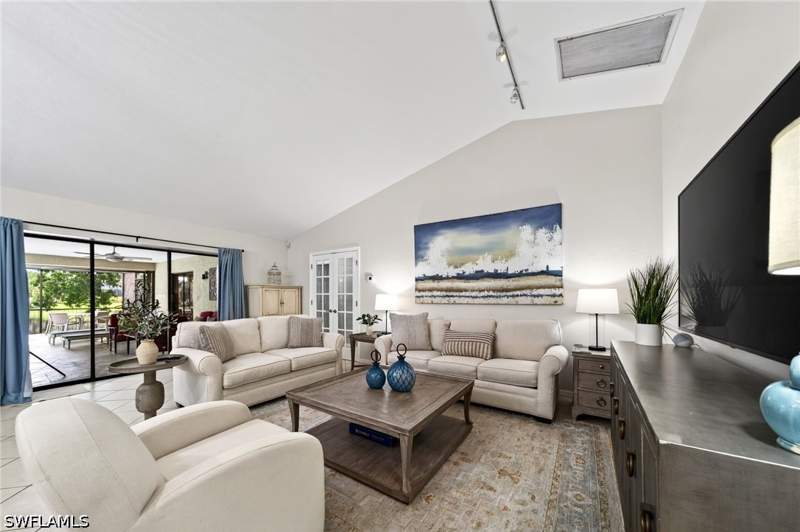 4 bedroom SingleFamilyResidence at 2370 Pine Woods Cir 35, Pinewoods, Naples — photo 5