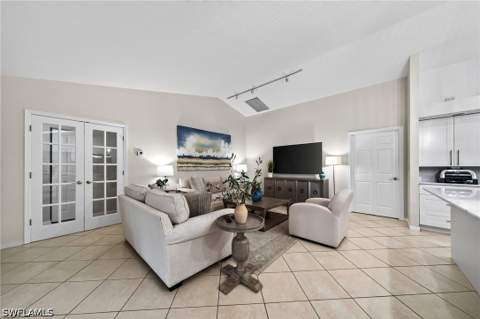 2370 Pine Woods Cir 35, Naples FL - photo 7 of 43