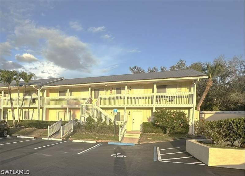 2 bedroom Condominium at 4621 Bayshore Dr Q6, Abaco Bay, Naples — photo 2