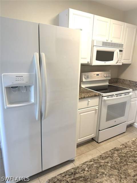 4621 Bayshore Dr Q6, Naples FL - photo 6 of 27