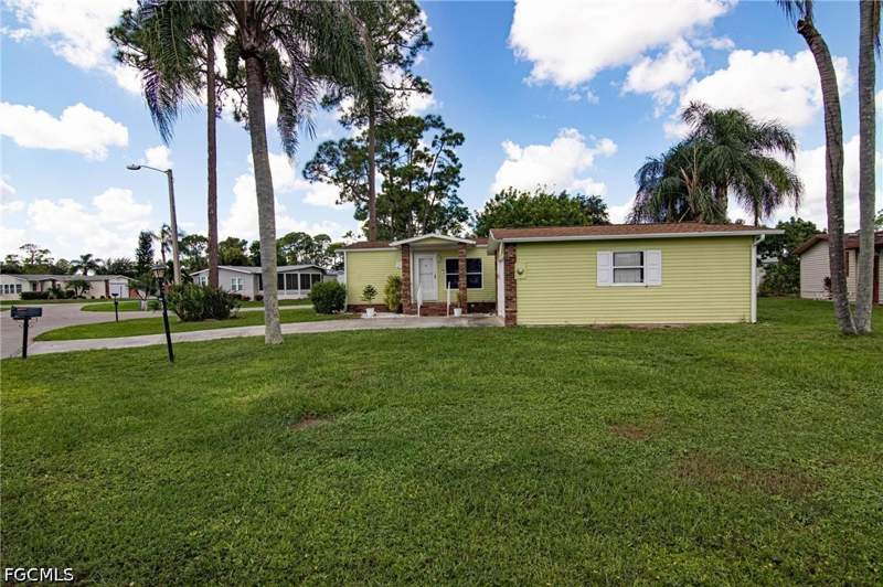 2 bedroom ManufacturedHome at 19638 Eagle Trace Ct, Pine Lakes Country Club, North Fort Myers — photo 3