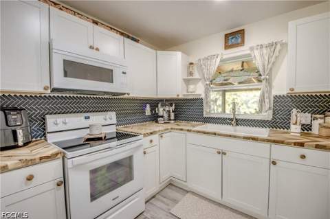355 Donora Blvd, Fort Myers Beach FL - photo 10 of 31