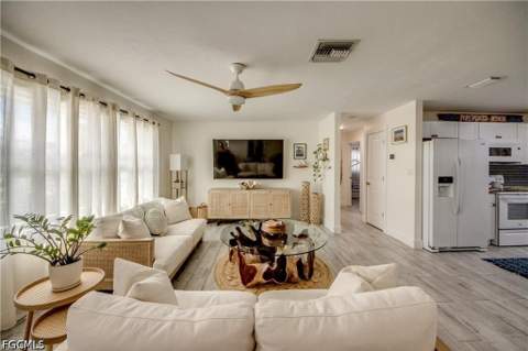 355 Donora Blvd, Fort Myers Beach FL - photo 8 of 31